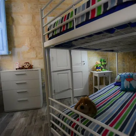 Historic Townhouse In Center Semesterbostad