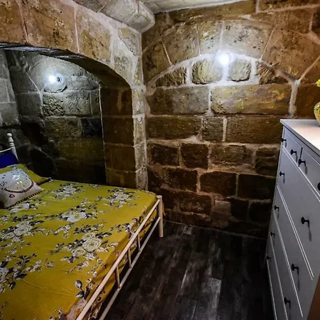 Historic Townhouse In Center