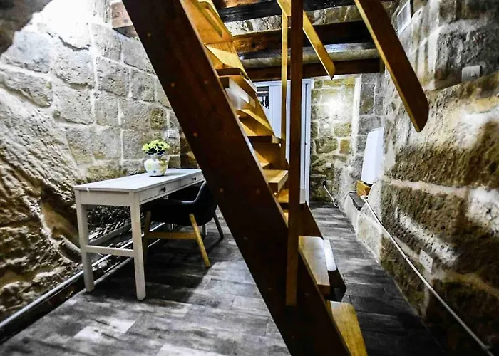 Historic Townhouse In Center