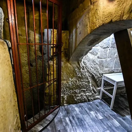 Historic Townhouse In Center * 比尔古