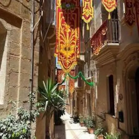 Nyaraló Historic Townhouse In Center