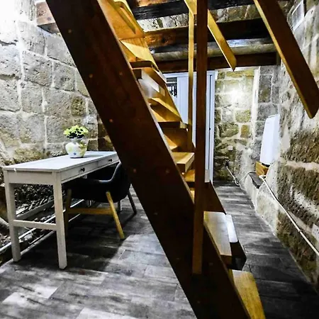 Historic Townhouse In Center