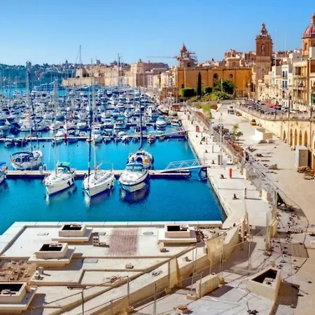 Historic Townhouse In Center 度假居 比尔古