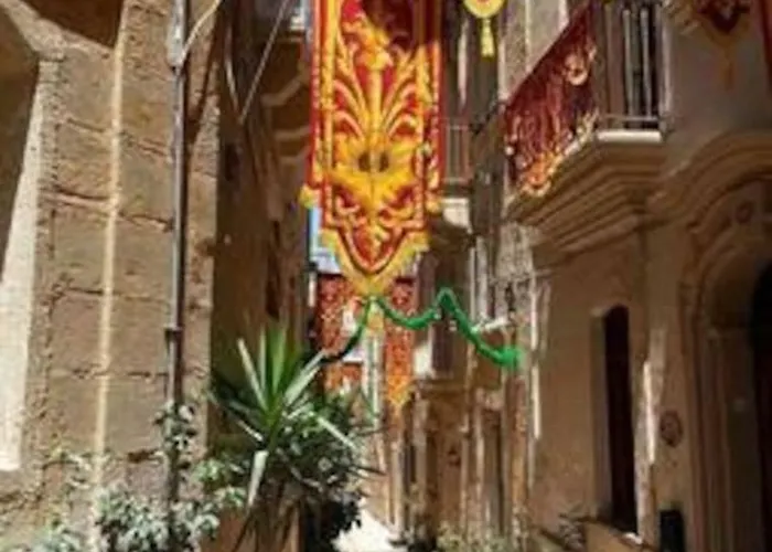 Hébergement de vacances Historic Townhouse In Center