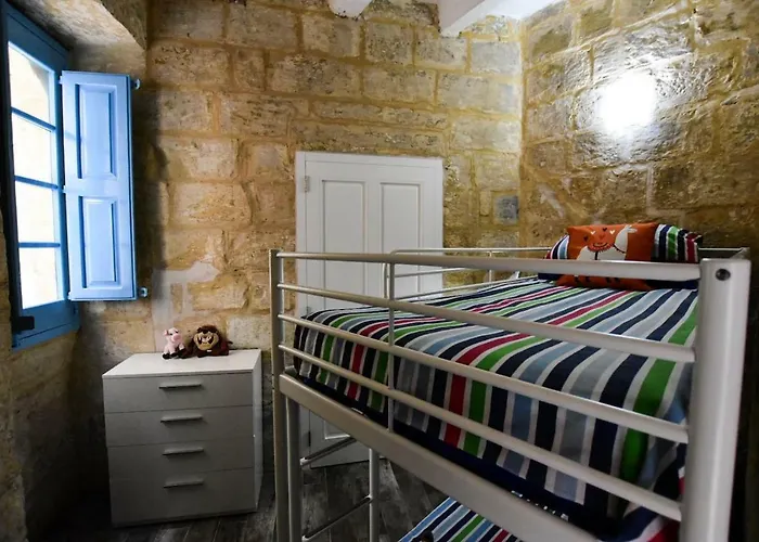 Historic Townhouse In Center *