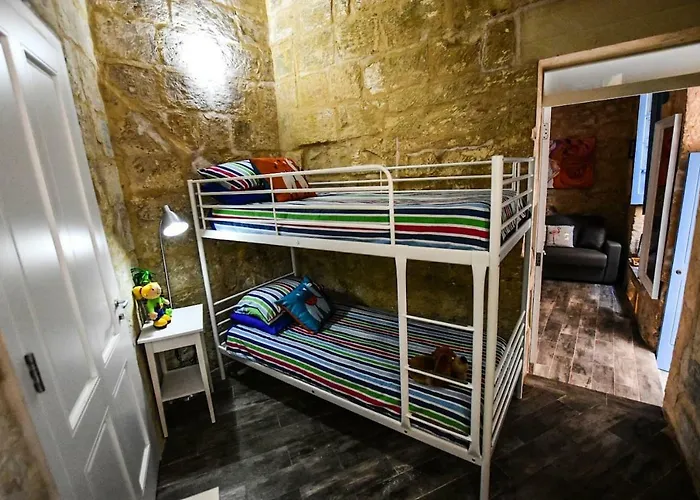 Historic Townhouse In Center